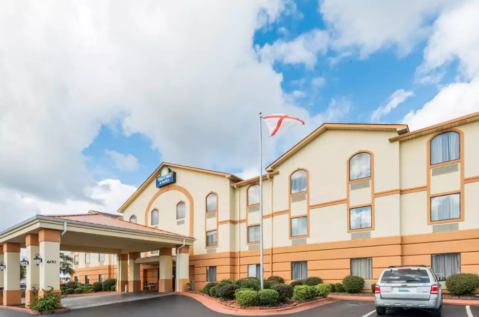 Golf Vacation Package - Days Inn & Suites - Prattville