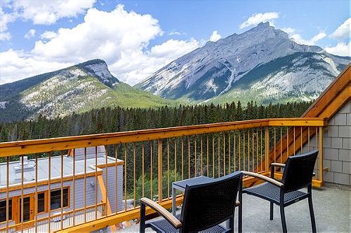 Banff and Lake Louise-Accommodation Per Room trip-Hotel Canoe and Suites - Member Rate