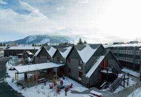 Ski Vacation Package - Stay 3+ nights and save 15%-20% at Mountain Modern - Jackson Hole. Book by 3/1/25